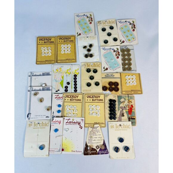 Vintage Buttons Lot Le Chic Lansing Pearls Ultracraft - Picture 1 of 9